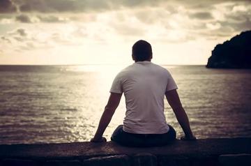 人生苦短，珍惜現在的華年。當下經濟危機嚴重，不要輕易辭掉工作