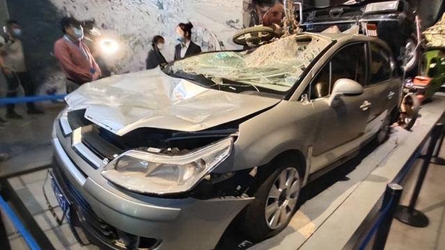 汶川地震幸存的一輛“神車”：被紀(jì)念館收藏，只因車牌太特殊-圖1
