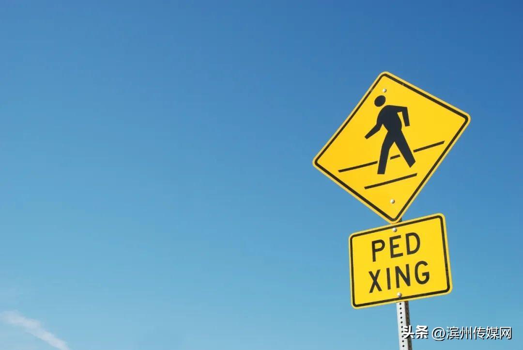 國外斑馬線上的“XING”是什么意思？千萬別當成拼音！-圖4