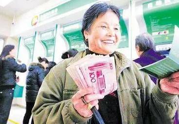 節(jié)省點財政支出給年輕人多關心一點吧，高退休金養(yǎng)三代實在不應該-圖4