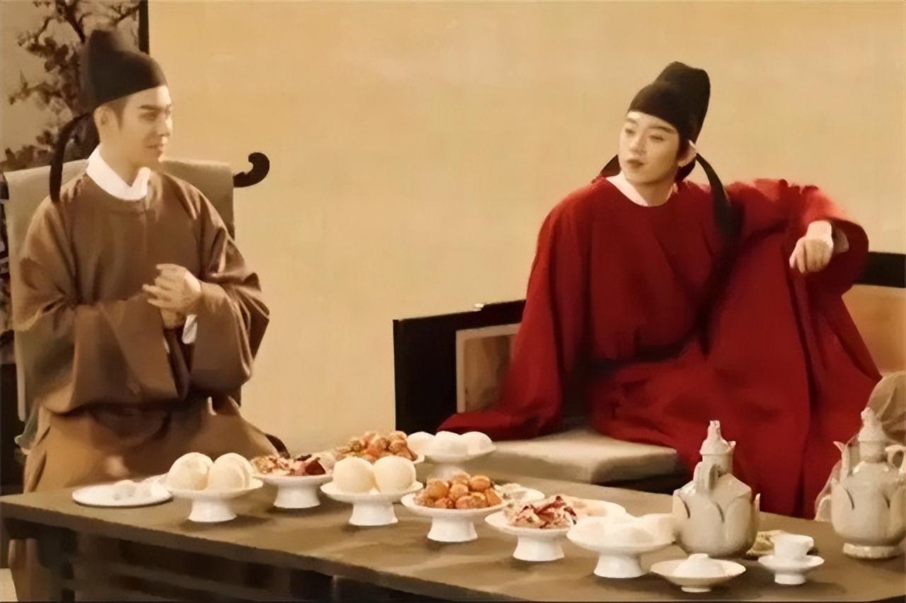 皇上請弟弟吃飯，倒杯毒酒說：祝弟弟活千歲，弟弟一句話保住了命-圖2