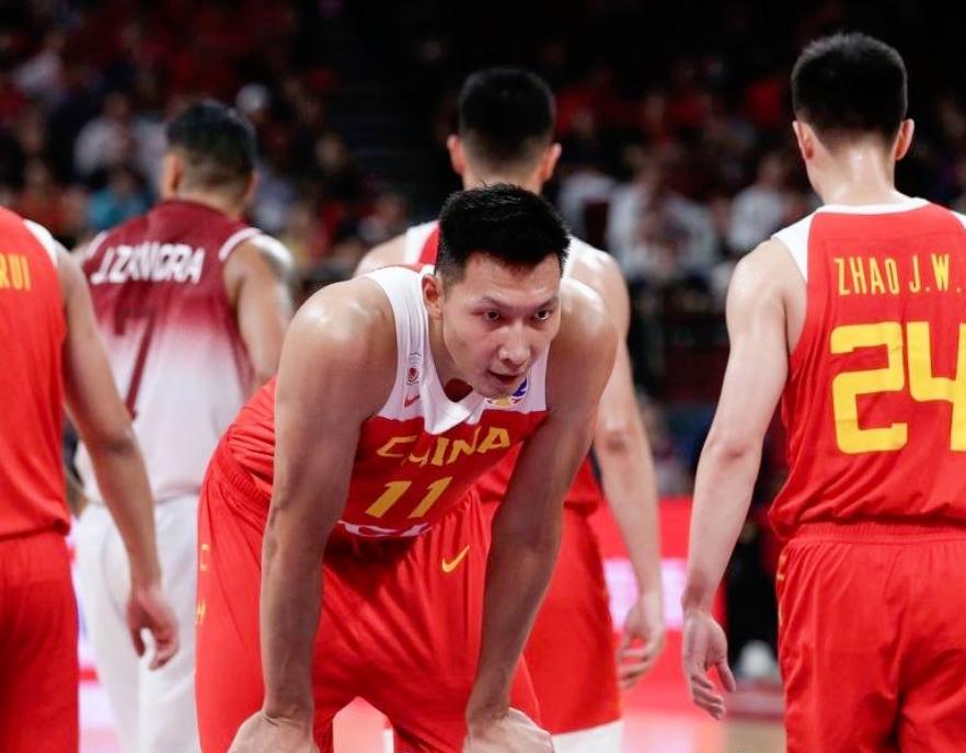 易建聯：娶巴西足球寶貝荊靈，婚后連生兩胎，如今妻兒都定居美國-圖2