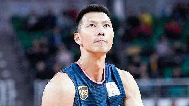 易建聯：娶巴西足球寶貝荊靈，婚后連生兩胎，如今妻兒都定居美國-圖1