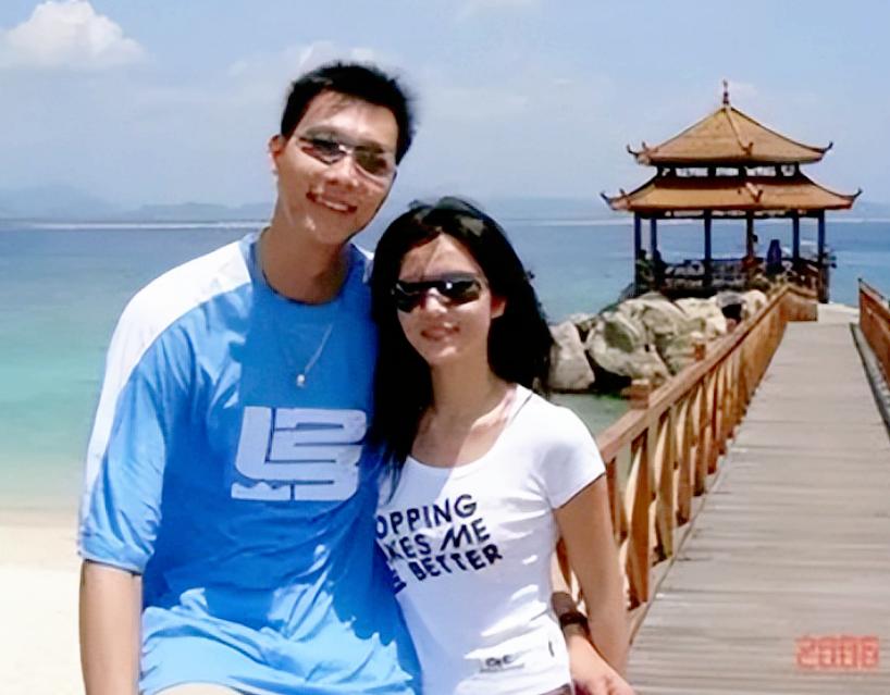 易建聯：娶巴西足球寶貝荊靈，婚后連生兩胎，如今妻兒都定居美國-圖3