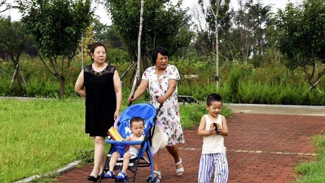 孫子與外孫同時出世，我選擇了幫忙帶外孫，從此沒人叫我奶奶-圖1