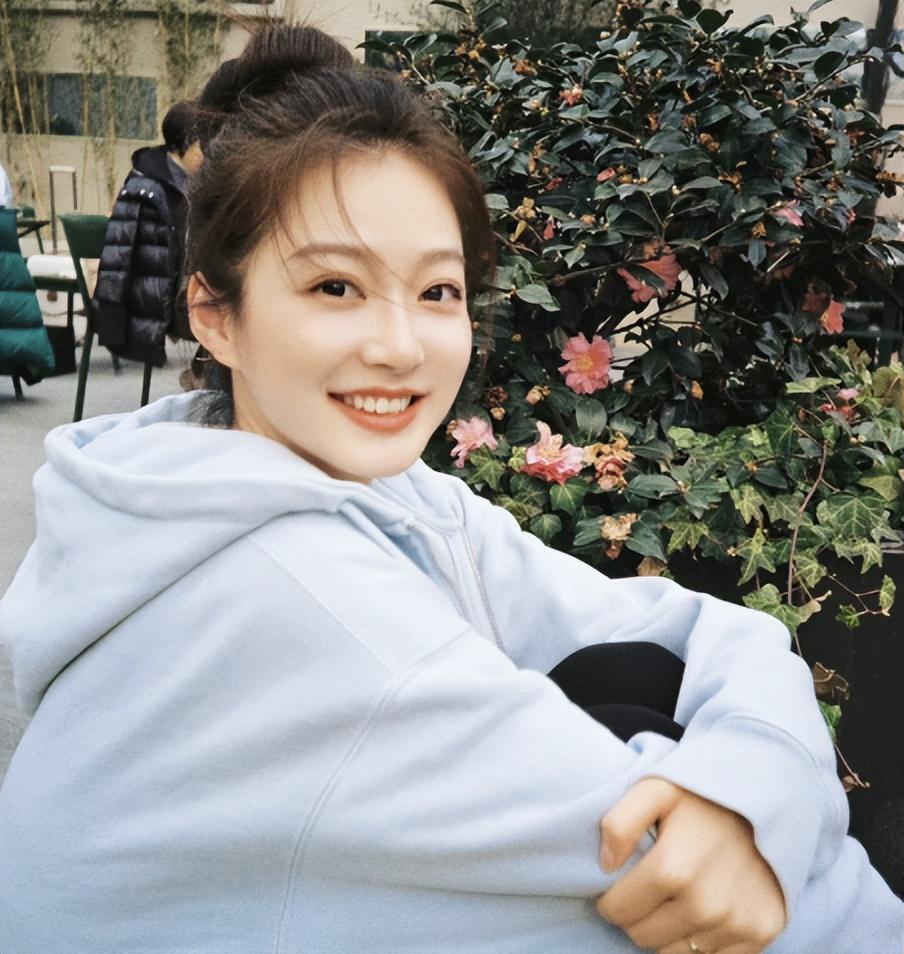 復旦校花馮琳落戶上海，大方公開素顏證件照，讀研后顏值今非昔比-圖3